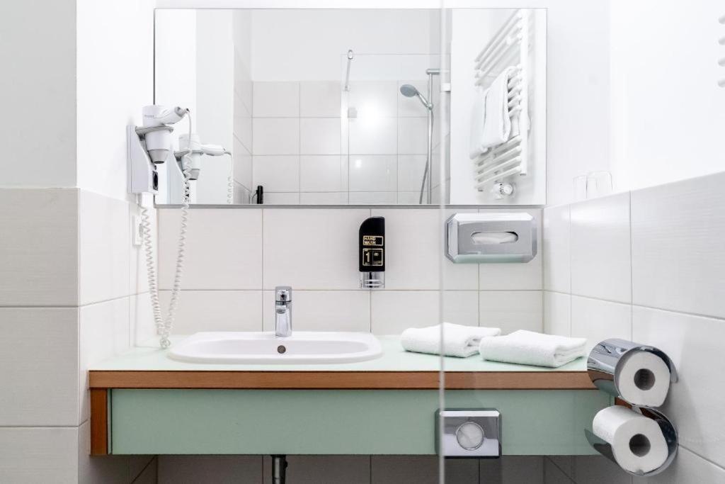 24Seven Apartments - Self Check-In Altdorf  Bagian luar foto