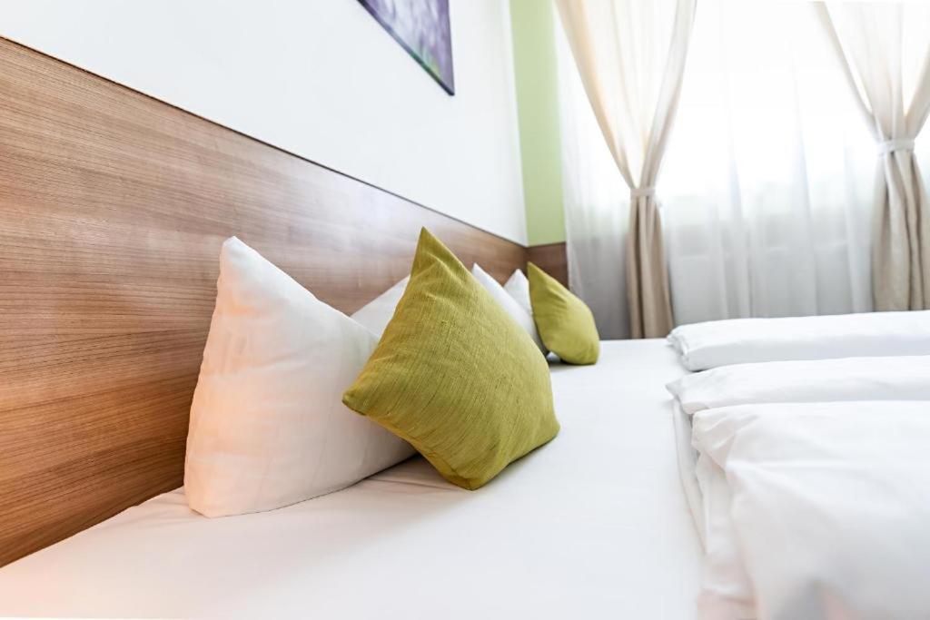 24Seven Apartments - Self Check-In Altdorf  Bagian luar foto