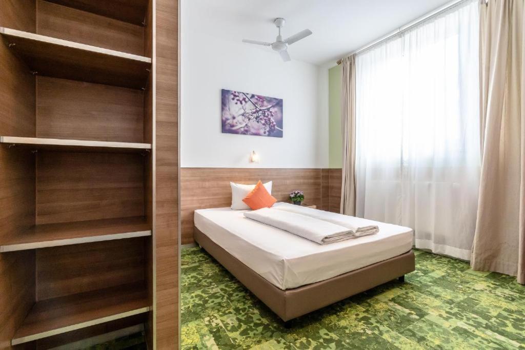 24Seven Apartments - Self Check-In Altdorf  Bagian luar foto