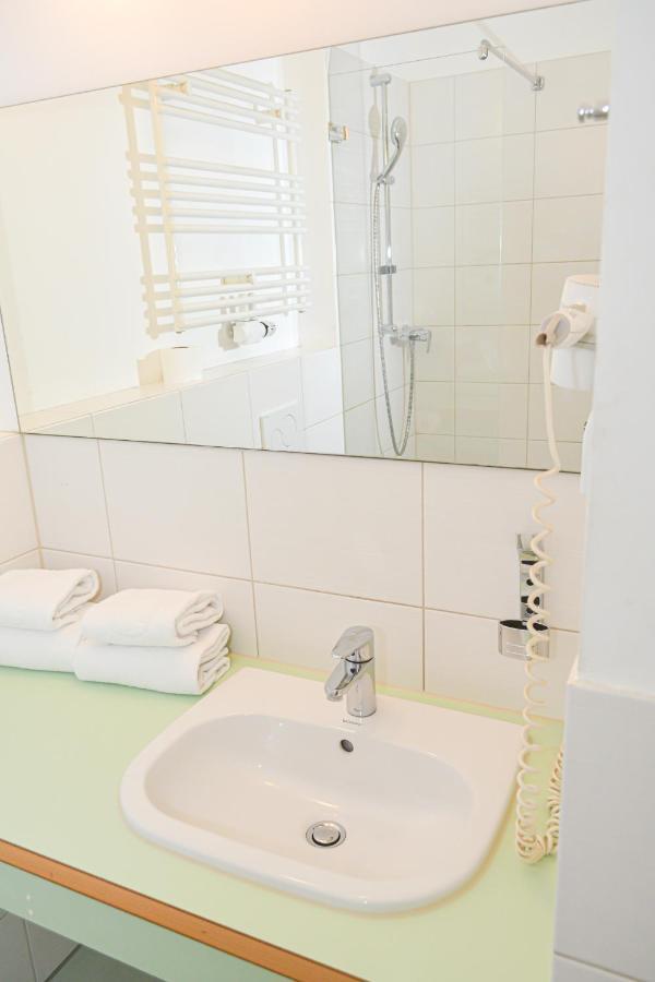 24Seven Apartments - Self Check-In Altdorf  Bagian luar foto