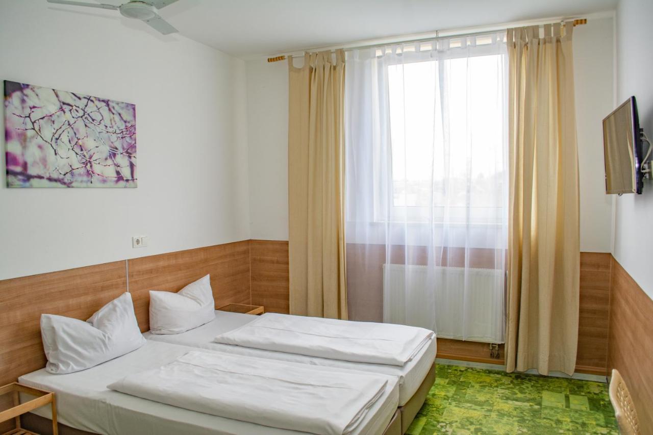 24Seven Apartments - Self Check-In Altdorf  Bagian luar foto