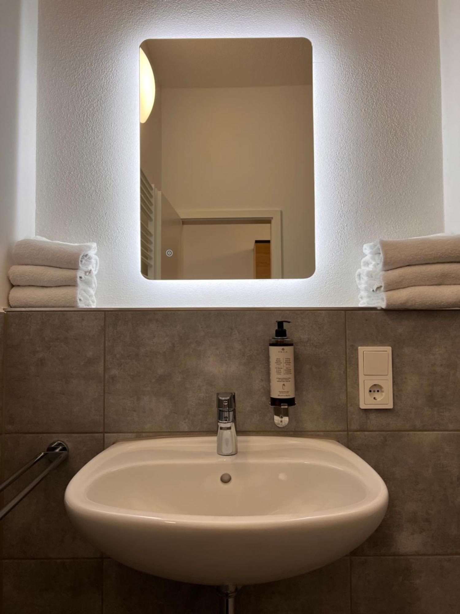 24Seven Apartments - Self Check-In Altdorf  Bagian luar foto