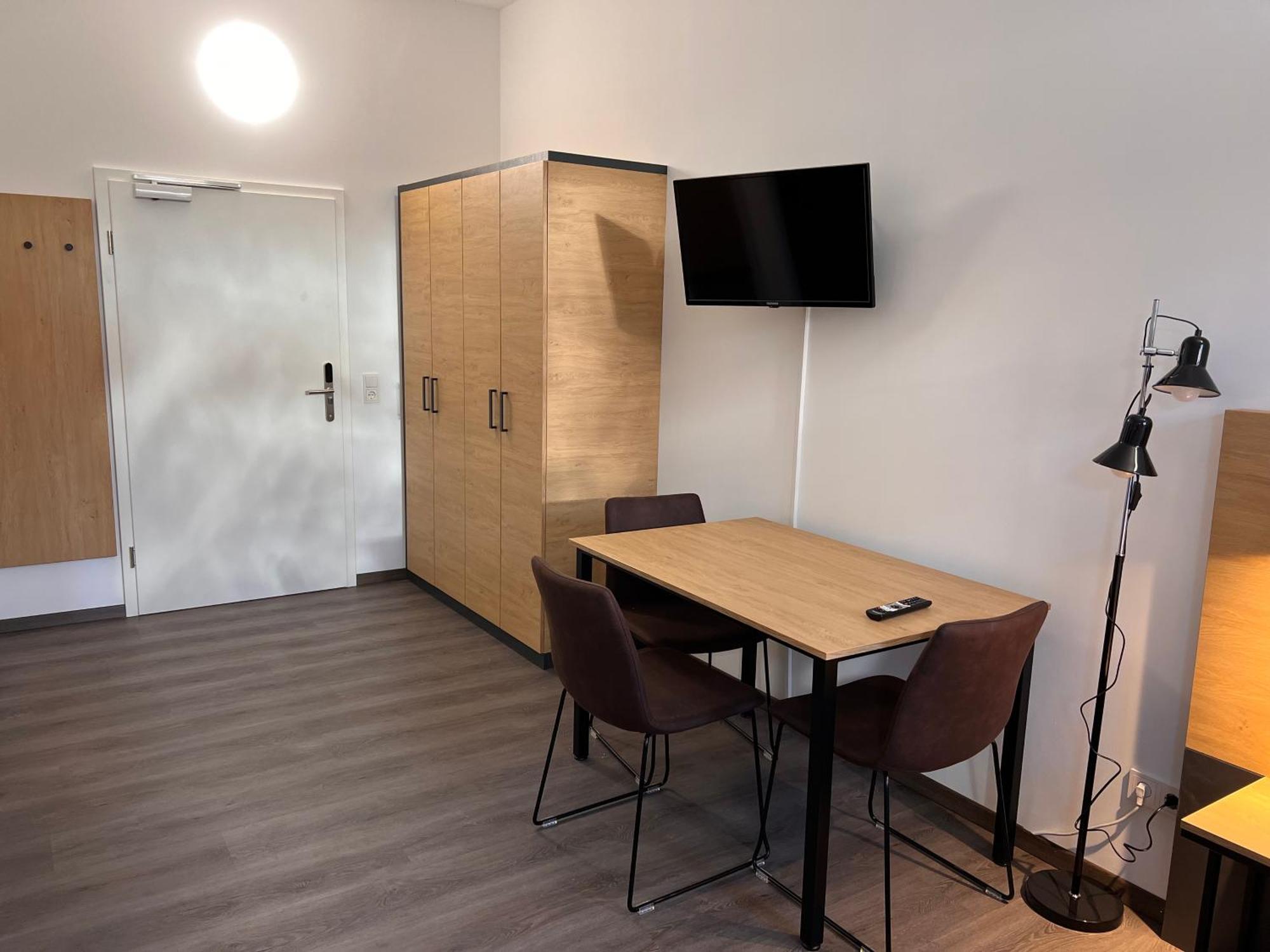24Seven Apartments - Self Check-In Altdorf  Bagian luar foto